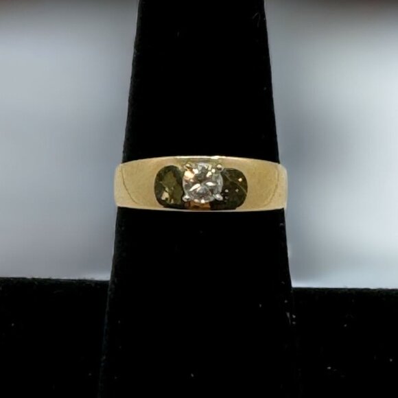 .25 ct tw Diamond Ring Round 14K Yellow Gold Band size 7 - Picture 1 of 8